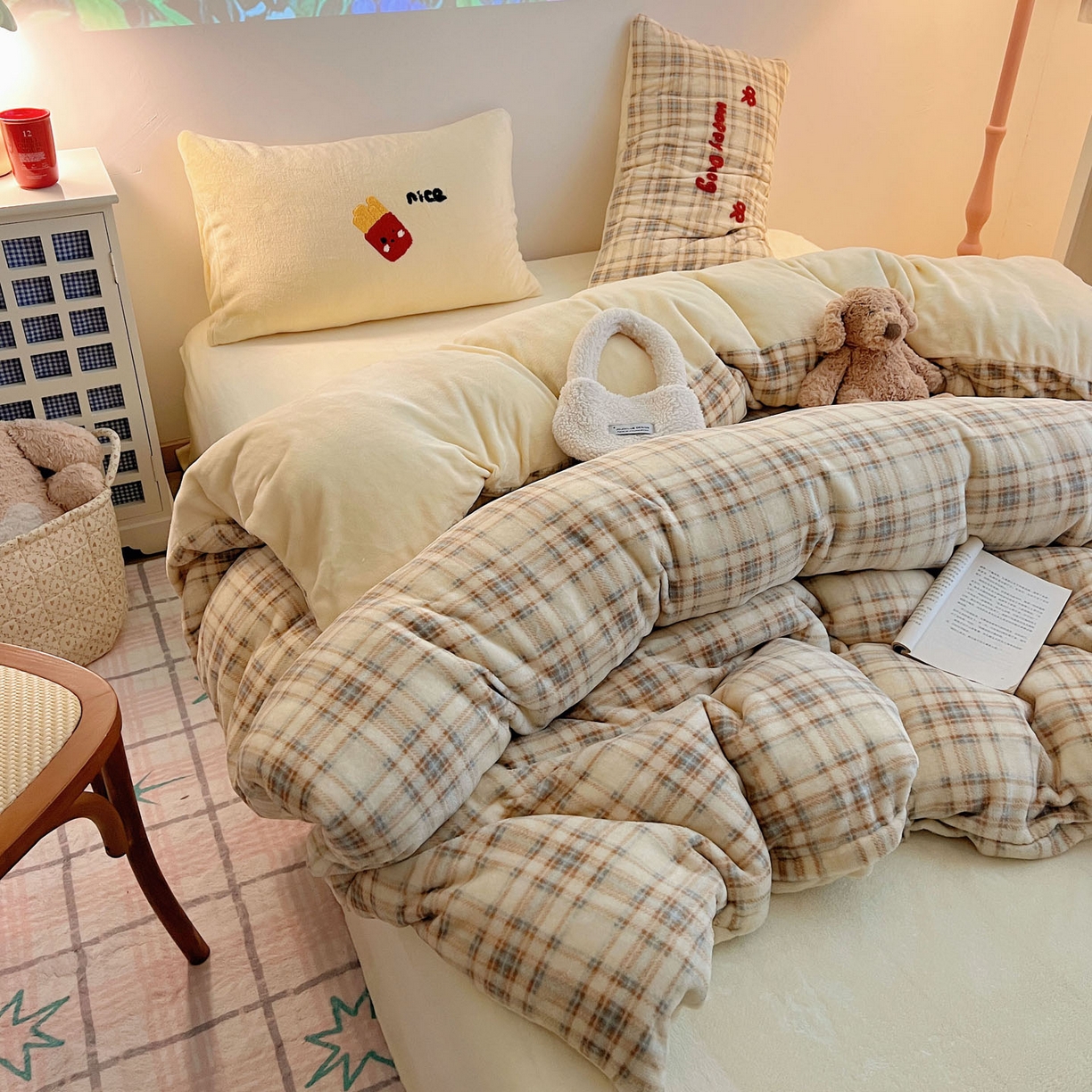 91家纺网 家纺一手货源 找家纺 盼季家纺 2025新款卡通毛巾绣牛奶绒保暖四件套 牛奶绒毛巾绣-薯条小熊