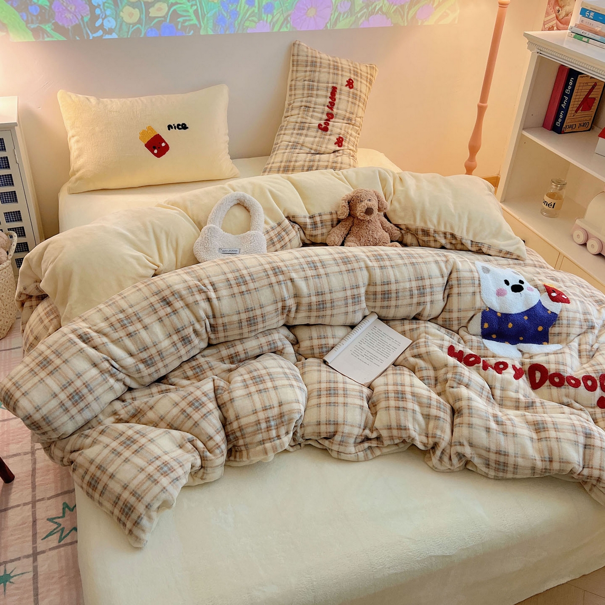 91家纺网 家纺一手货源 找家纺 盼季家纺 2025新款卡通毛巾绣牛奶绒保暖四件套 牛奶绒毛巾绣-薯条小熊