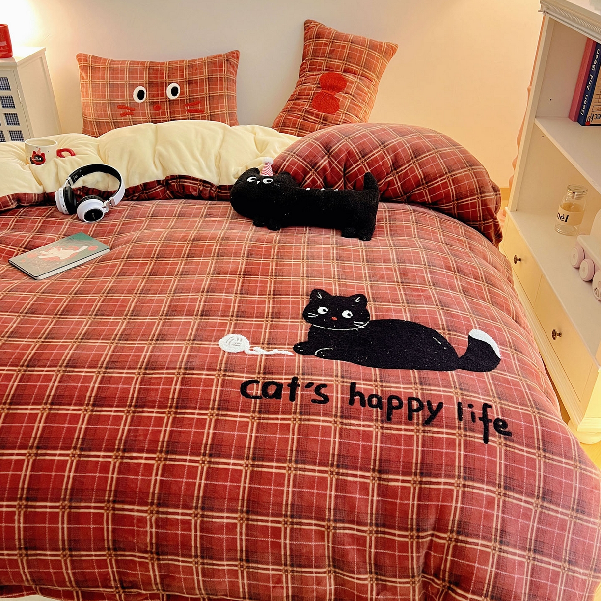 91家纺网 家纺一手货源 找家纺 盼季家纺 2025新款卡通毛巾绣牛奶绒保暖四件套 牛奶绒毛巾绣-丝带黑瞄