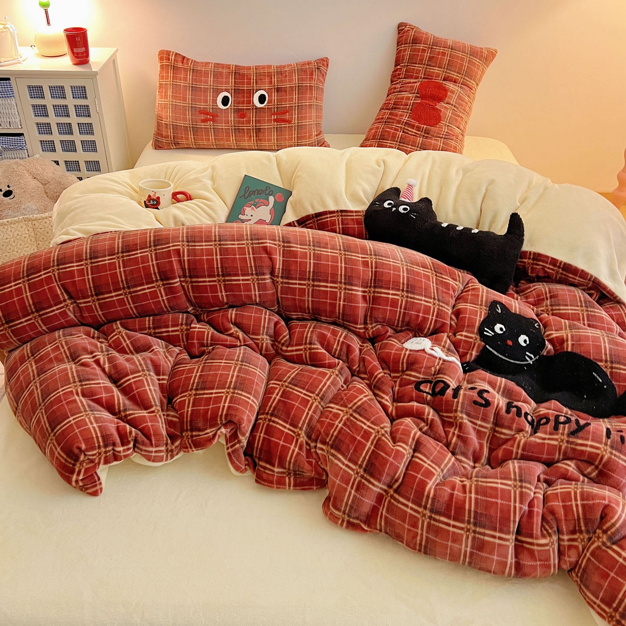 91家纺网 家纺一手货源 找家纺 盼季家纺 2025新款卡通毛巾绣牛奶绒保暖四件套 牛奶绒毛巾绣-丝带黑瞄