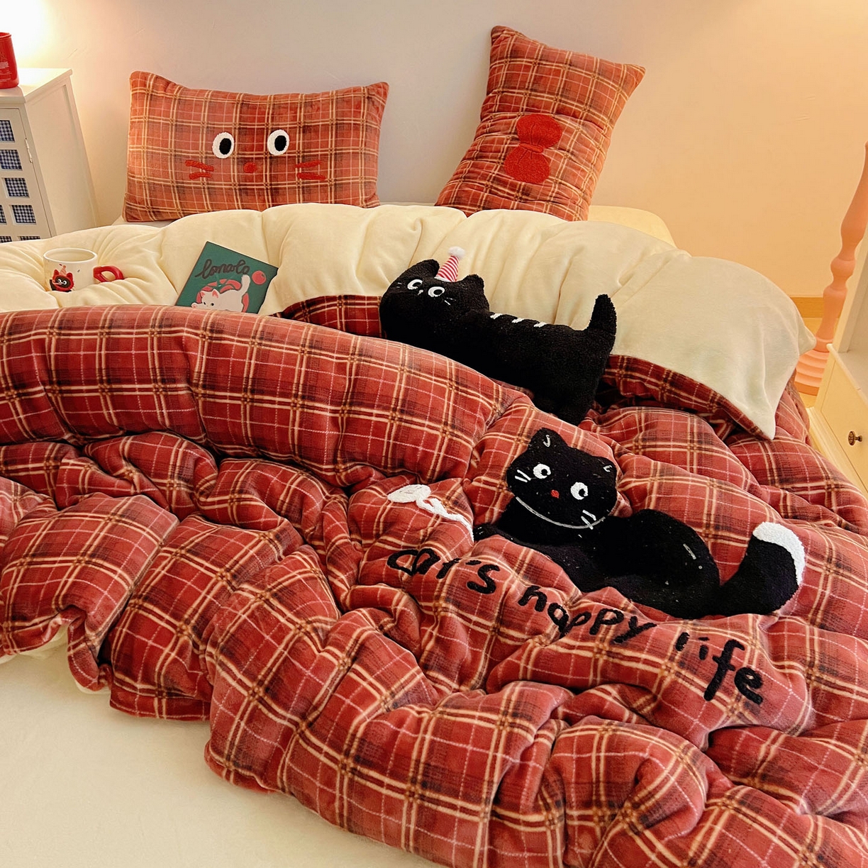 91家纺网 家纺一手货源 找家纺 盼季家纺 2025新款卡通毛巾绣牛奶绒保暖四件套 牛奶绒毛巾绣-丝带黑瞄