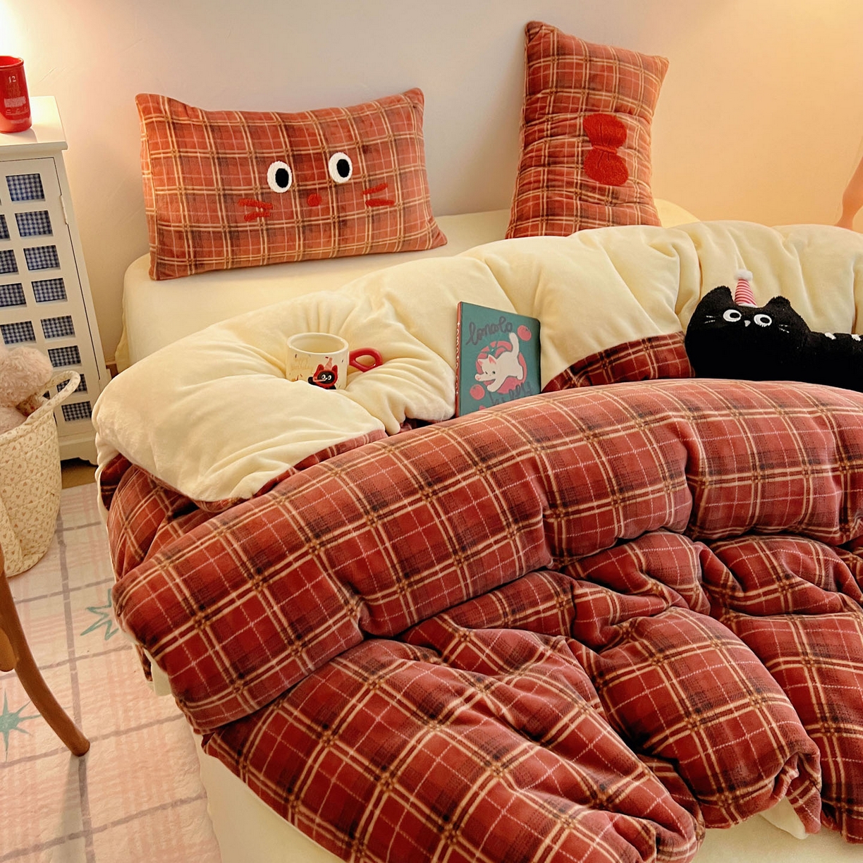 91家纺网 家纺一手货源 找家纺 盼季家纺 2025新款卡通毛巾绣牛奶绒保暖四件套 牛奶绒毛巾绣-丝带黑瞄