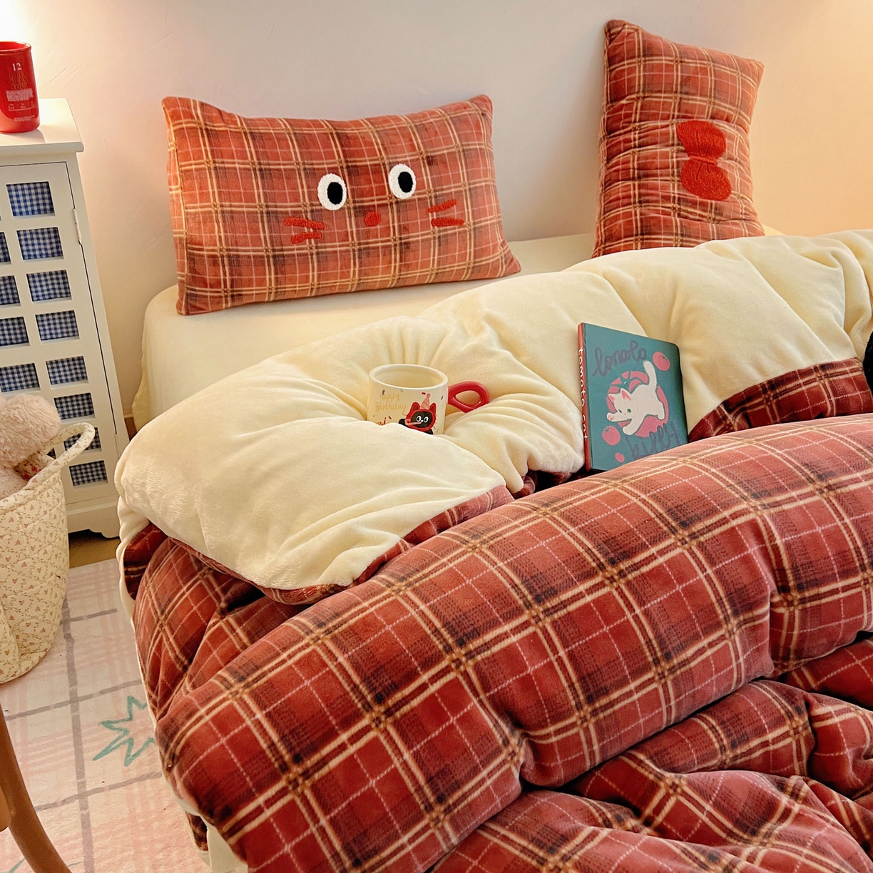 91家纺网 家纺一手货源 找家纺 盼季家纺 2025新款卡通毛巾绣牛奶绒保暖四件套 牛奶绒毛巾绣-丝带黑瞄