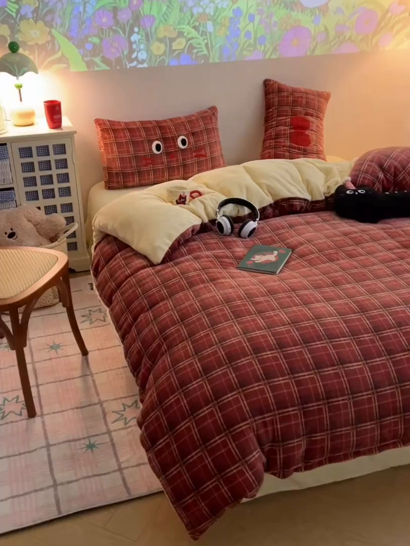 91家纺网 家纺一手货源 找家纺 盼季家纺 2025新款卡通毛巾绣牛奶绒保暖四件套 牛奶绒毛巾绣-丝带黑瞄