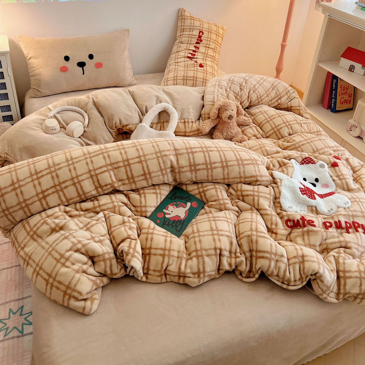 91家纺网 家纺一手货源 找家纺 盼季家纺 2025新款卡通毛巾绣牛奶绒保暖四件套 牛奶绒毛巾绣-围巾狗狗