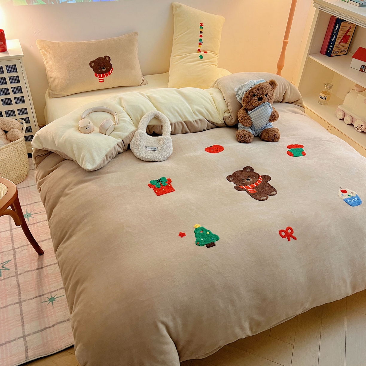 91家纺网 家纺一手货源 找家纺 盼季家纺 2025新款卡通毛巾绣牛奶绒保暖四件套 牛奶绒毛巾绣-小熊聚会