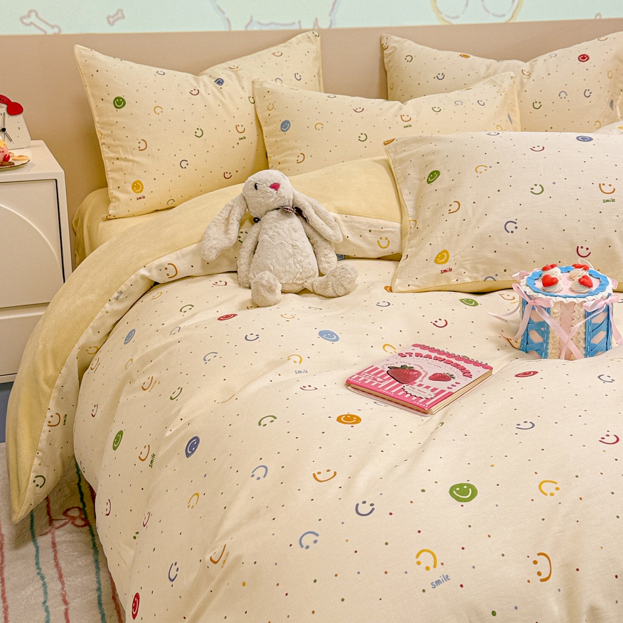 91家纺网 家纺一手货源 找家纺 呗旺鹿 2025新款卡通棉+牛奶绒四件套系列 多彩笑脸