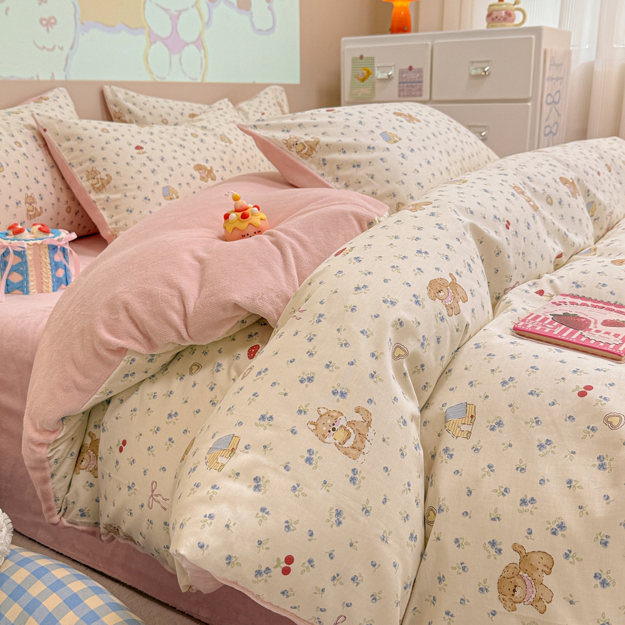 91家纺网 家纺一手货源 找家纺 呗旺鹿 2025新款卡通棉+牛奶绒四件套系列 蘑菇狗