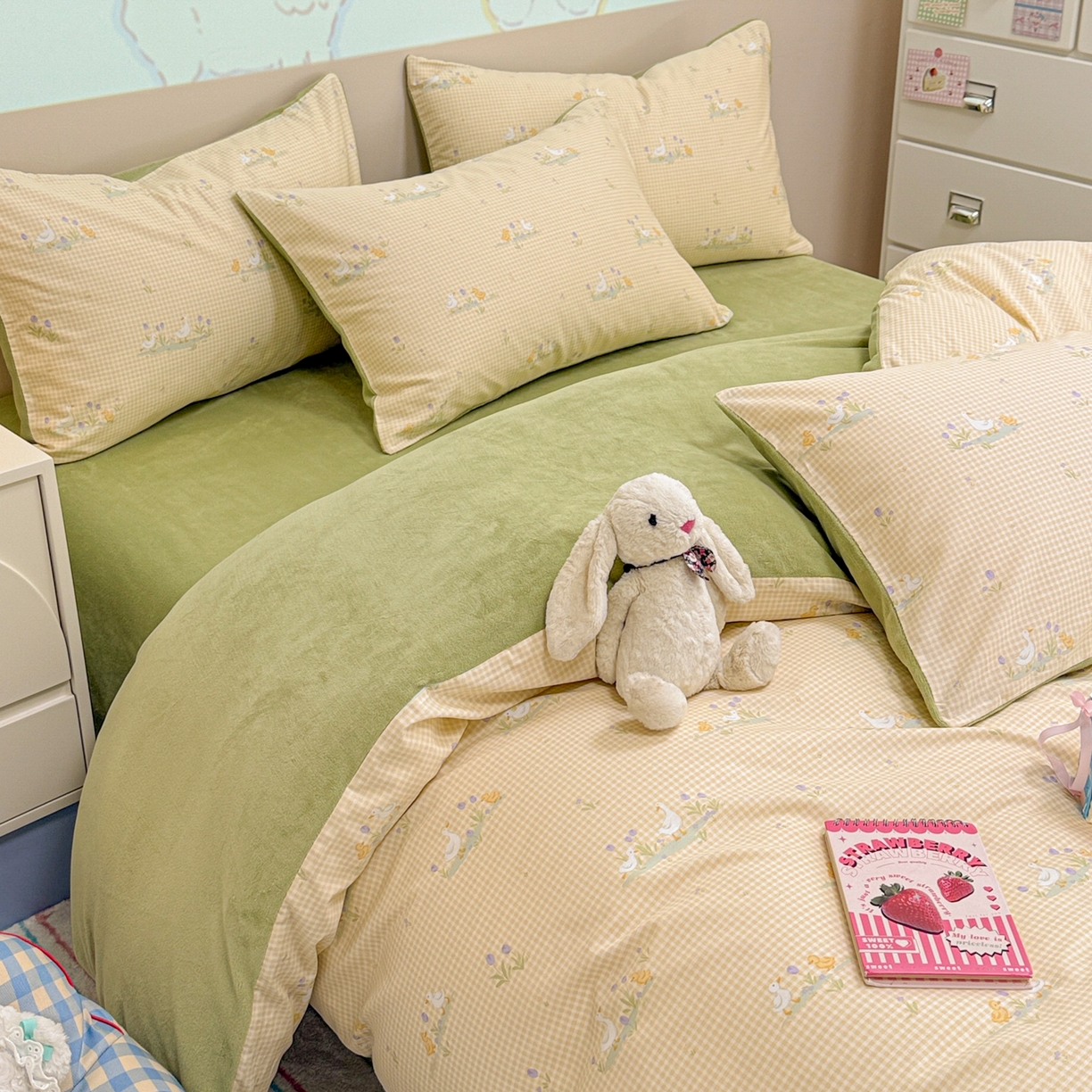 91家纺网 家纺一手货源 找家纺 呗旺鹿 2025新款卡通棉+牛奶绒四件套系列 小萌鸭