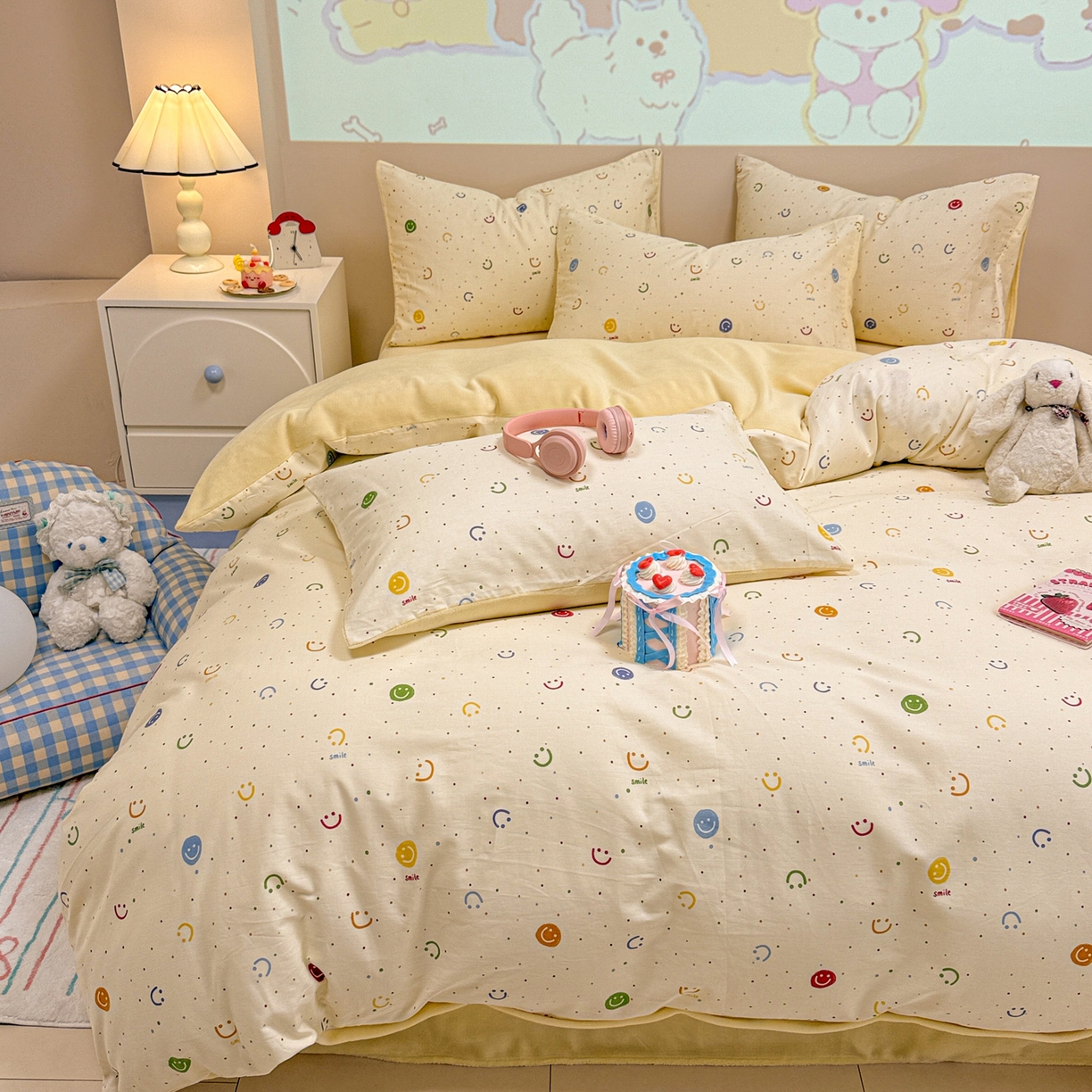91家纺网 家纺一手货源 找家纺 呗旺鹿 2025新款卡通棉+牛奶绒四件套系列 多彩笑脸