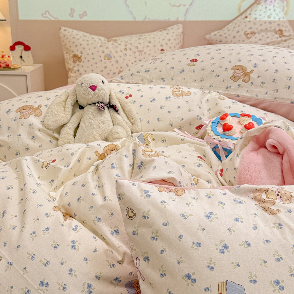 91家纺网 家纺一手货源 找家纺 呗旺鹿 2025新款卡通棉+牛奶绒四件套系列 蘑菇狗