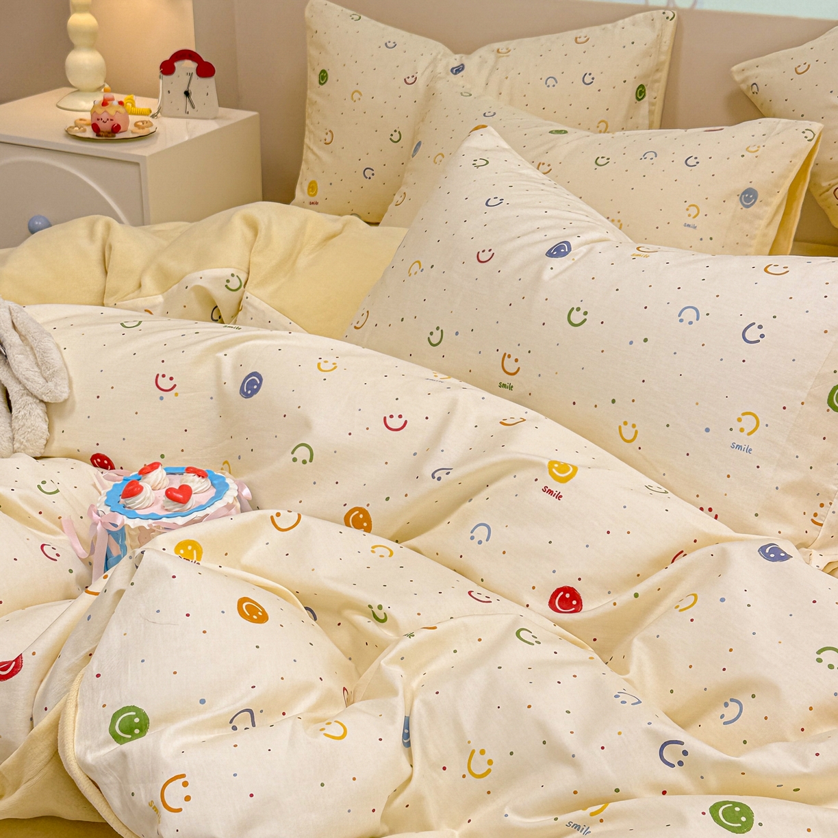 91家纺网 家纺一手货源 找家纺 呗旺鹿 2025新款卡通棉+牛奶绒四件套系列 多彩笑脸