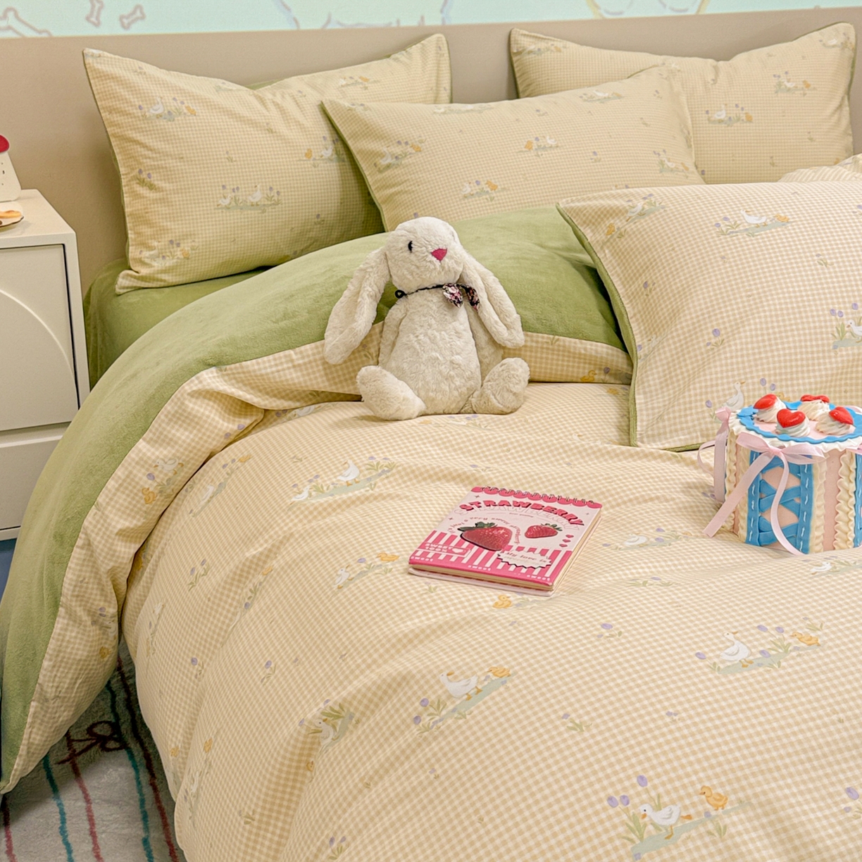 91家纺网 家纺一手货源 找家纺 呗旺鹿 2025新款卡通棉+牛奶绒四件套系列 小萌鸭