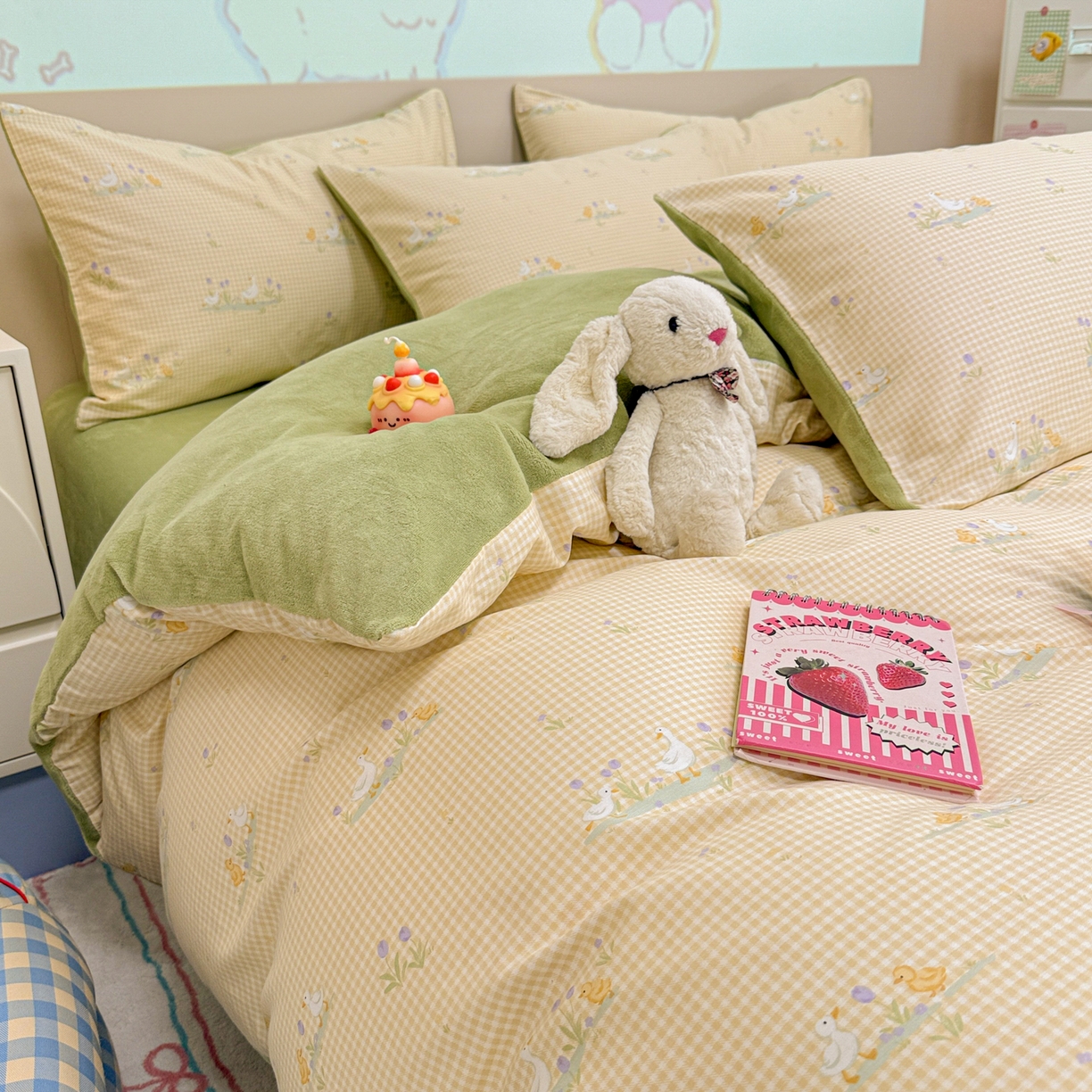 91家纺网 家纺一手货源 找家纺 呗旺鹿 2025新款卡通棉+牛奶绒四件套系列 小萌鸭