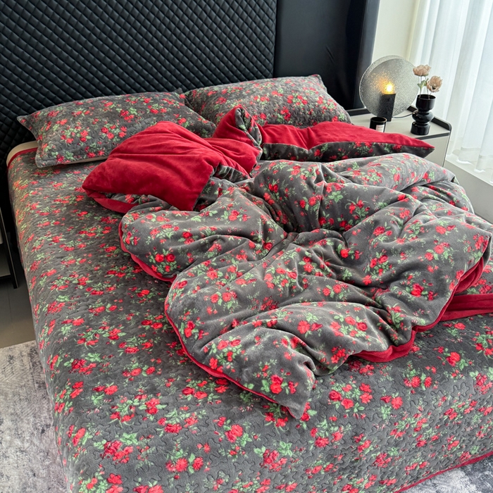 91家纺网 家纺一手货源 找家纺 添越家纺 2025新款简约款牛奶绒床盖四件套 花妖