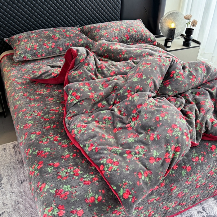 91家纺网 家纺一手货源 找家纺 添越家纺 2025新款简约款牛奶绒床盖四件套 花妖