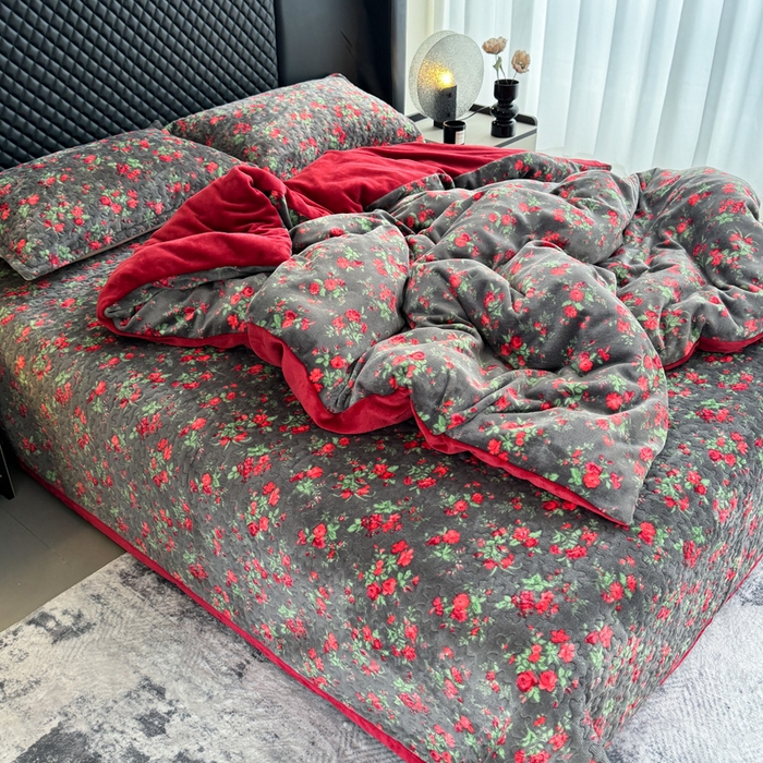 91家纺网 家纺一手货源 找家纺 添越家纺 2025新款简约款牛奶绒床盖四件套 花妖