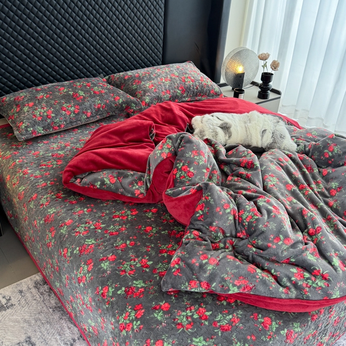 91家纺网 家纺一手货源 找家纺 添越家纺 2025新款简约款牛奶绒床盖四件套 花妖