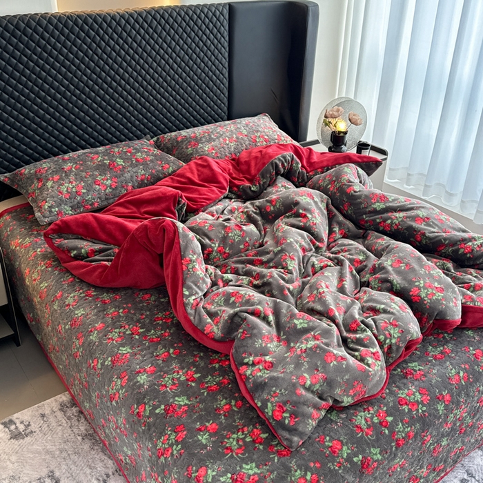 91家纺网 家纺一手货源 找家纺 添越家纺 2025新款简约款牛奶绒床盖四件套 花妖