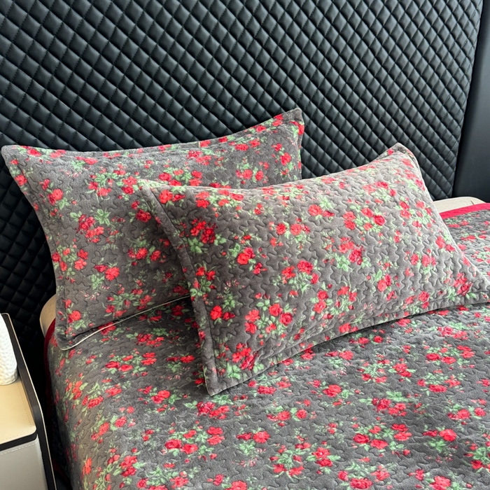 91家纺网 家纺一手货源 找家纺 添越家纺 2025新款简约款牛奶绒床盖四件套 花妖