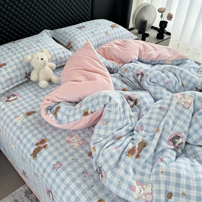 91家纺网 家纺一手货源 找家纺 添越家纺 2025新款简约款牛奶绒床盖四件套 萌趣乐园