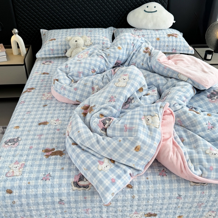 91家纺网 家纺一手货源 找家纺 添越家纺 2025新款简约款牛奶绒床盖四件套 萌趣乐园