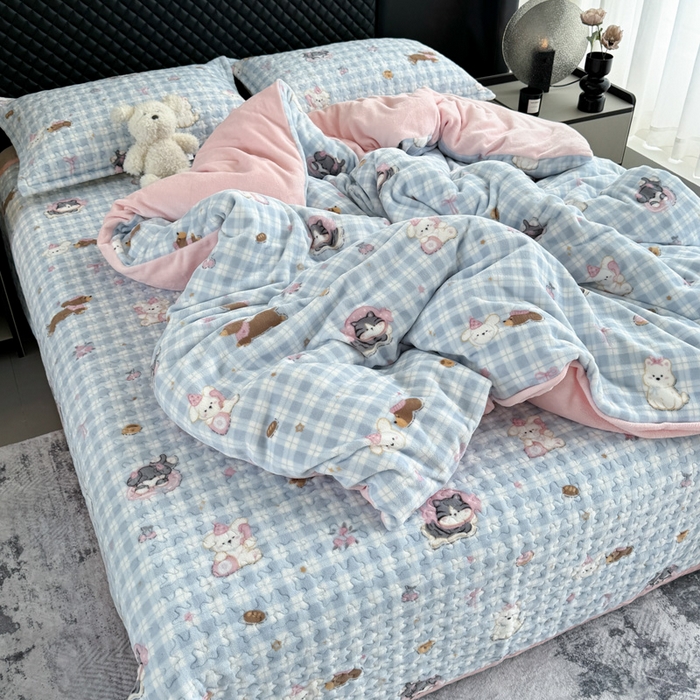 91家纺网 家纺一手货源 找家纺 添越家纺 2025新款简约款牛奶绒床盖四件套 萌趣乐园