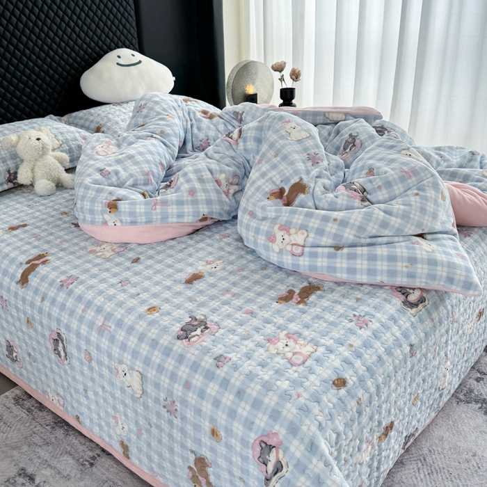 91家纺网 家纺一手货源 找家纺 添越家纺 2025新款简约款牛奶绒床盖四件套 萌趣乐园