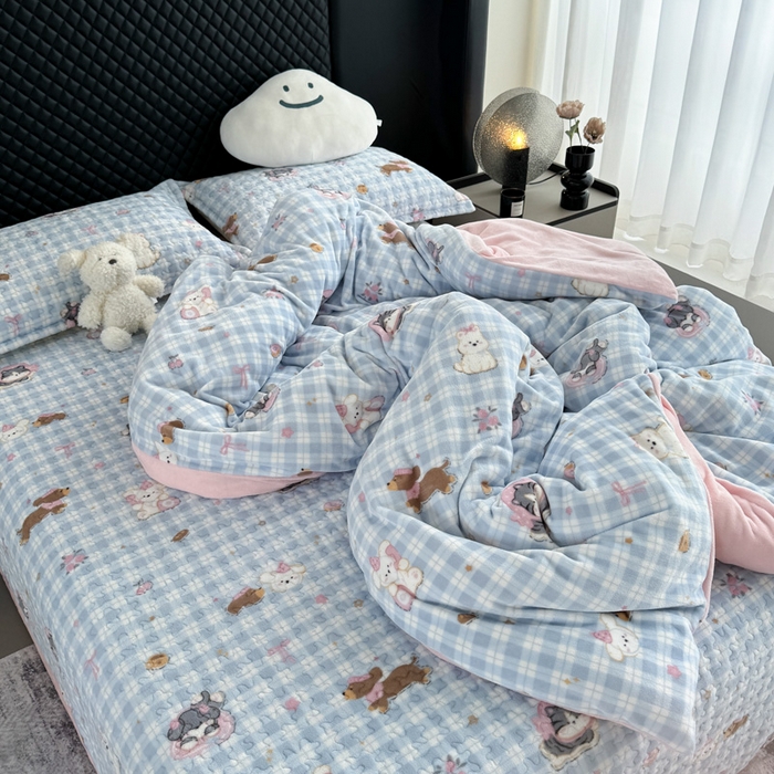 91家纺网 家纺一手货源 找家纺 添越家纺 2025新款简约款牛奶绒床盖四件套 萌趣乐园