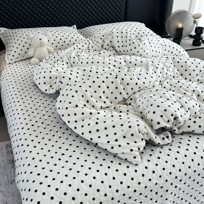 91家纺网 家纺一手货源 找家纺 添越家纺 2025新款简约款牛奶绒床盖四件套  小波点