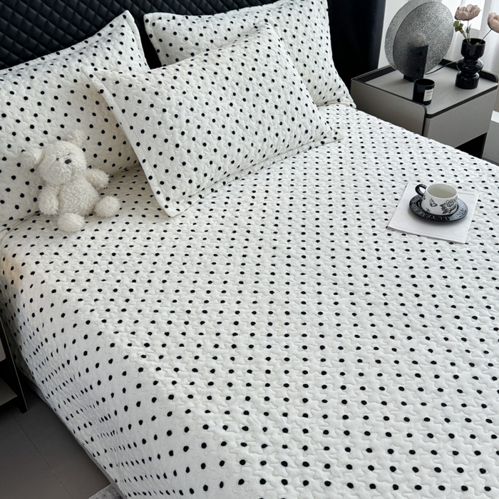 91家纺网 家纺一手货源 找家纺 添越家纺 2025新款简约款牛奶绒床盖四件套  小波点