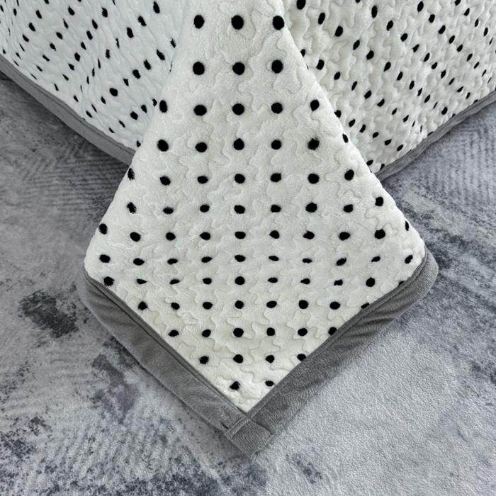 91家纺网 家纺一手货源 找家纺 添越家纺 2025新款简约款牛奶绒床盖四件套  小波点