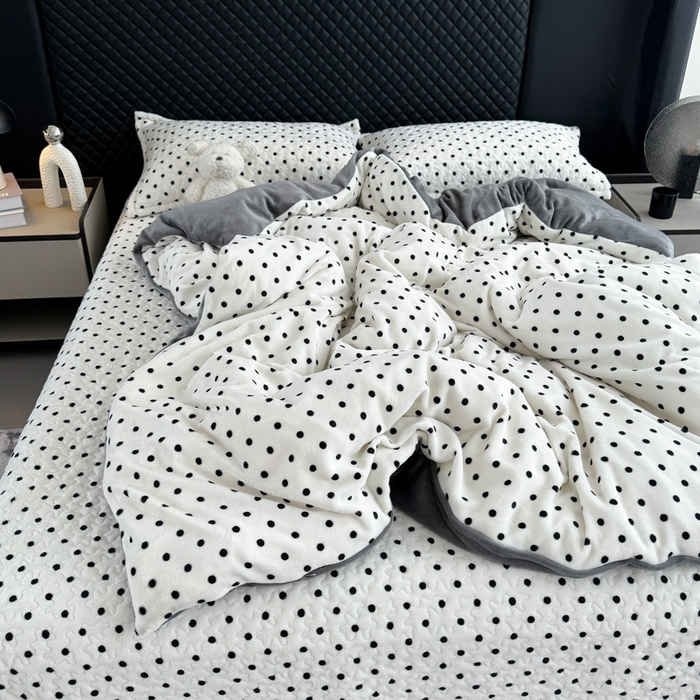 91家纺网 家纺一手货源 找家纺 添越家纺 2025新款简约款牛奶绒床盖四件套  小波点