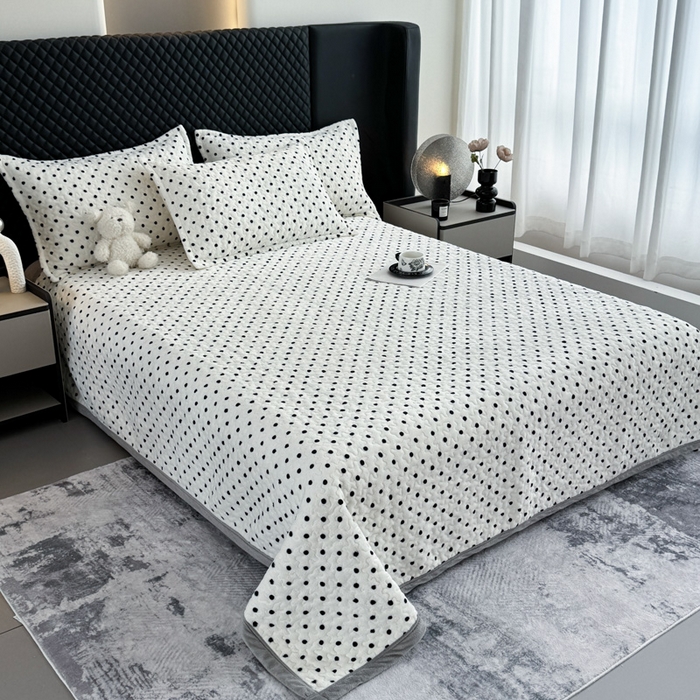 91家纺网 家纺一手货源 找家纺 添越家纺 2025新款简约款牛奶绒床盖四件套  小波点