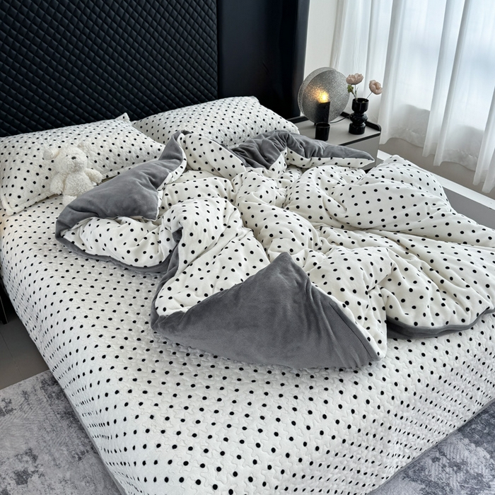 91家纺网 家纺一手货源 找家纺 添越家纺 2025新款简约款牛奶绒床盖四件套  小波点