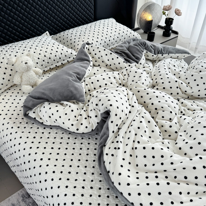 91家纺网 家纺一手货源 找家纺 添越家纺 2025新款简约款牛奶绒床盖四件套  小波点