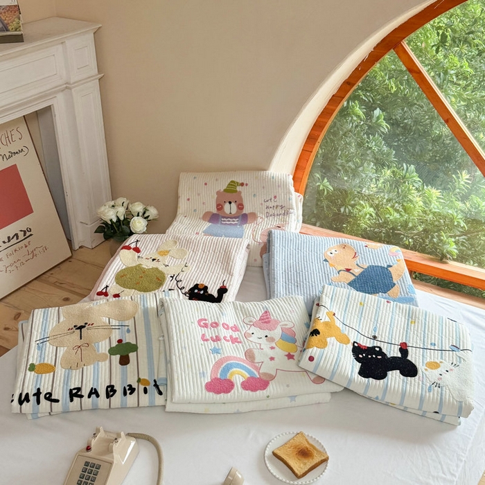 91家纺网 家纺一手货源 找家纺 鑫喜莱家纺 2025新款A版纯棉B版牛奶绒床盖毛巾绣系列单件床褥垫软床垫床盖 组合图仅供展示不可下单