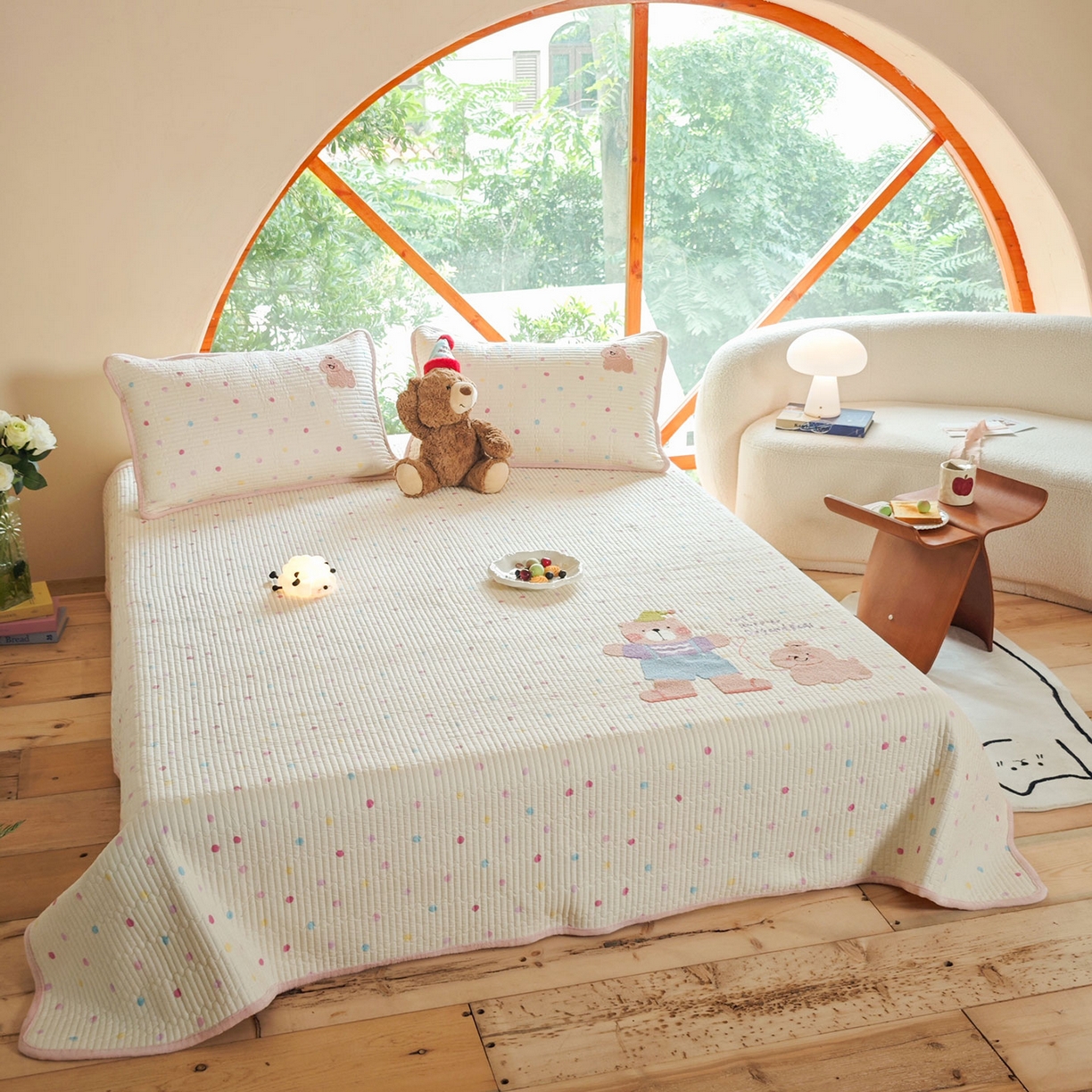 91家纺网 家纺一手货源 找家纺 鑫喜莱家纺 2025新款A版纯棉B版牛奶绒床盖毛巾绣系列单件床褥垫软床垫床盖 卡米熊和伙伴