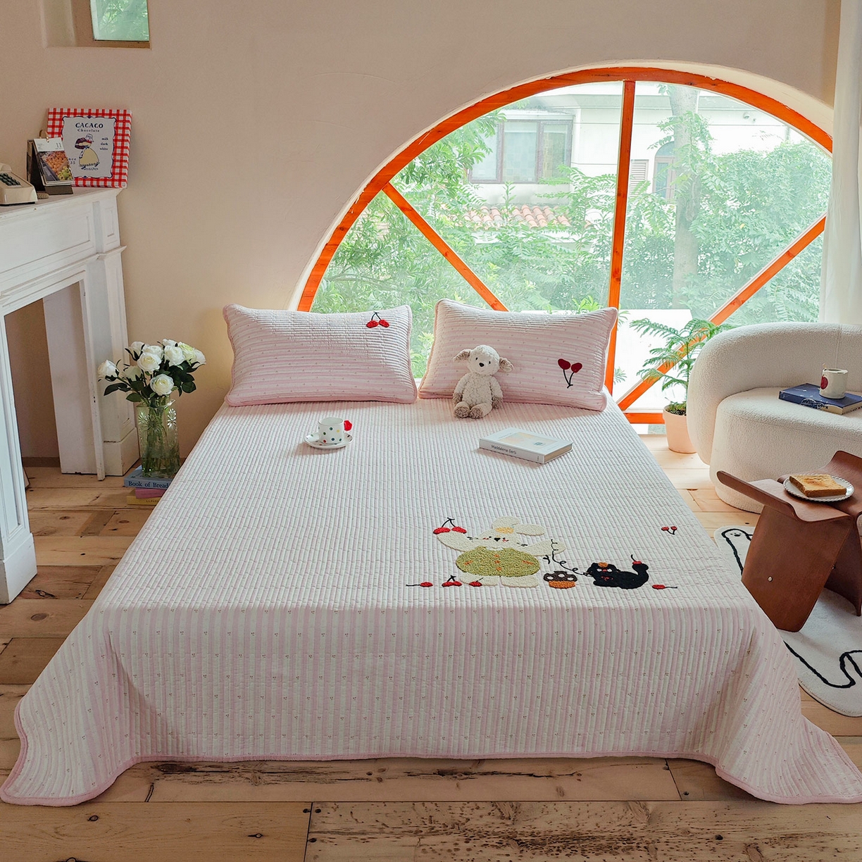 91家纺网 家纺一手货源 找家纺 鑫喜莱家纺 2025新款A版纯棉B版牛奶绒床盖毛巾绣系列单件床褥垫软床垫床盖 樱桃小兔