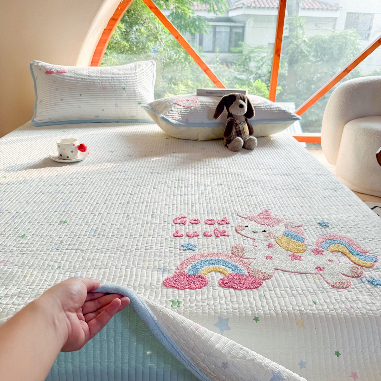 91家纺网 家纺一手货源 找家纺 鑫喜莱家纺 2025新款A版纯棉B版牛奶绒床盖毛巾绣系列单件床褥垫软床垫床盖 梦幻小马