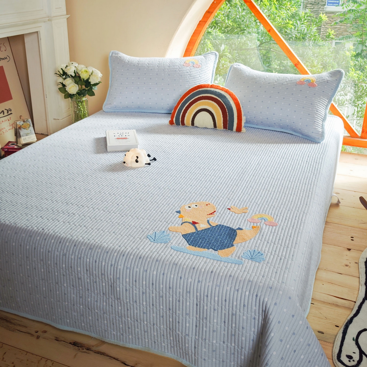 91家纺网 家纺一手货源 找家纺 鑫喜莱家纺 2025新款A版纯棉B版牛奶绒床盖毛巾绣系列单件床褥垫软床垫床盖 恐龙呆呆