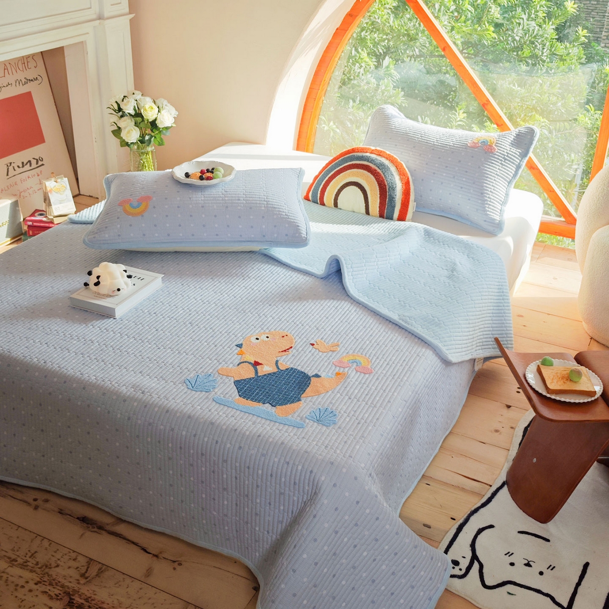 91家纺网 家纺一手货源 找家纺 鑫喜莱家纺 2025新款A版纯棉B版牛奶绒床盖毛巾绣系列单件床褥垫软床垫床盖 恐龙呆呆