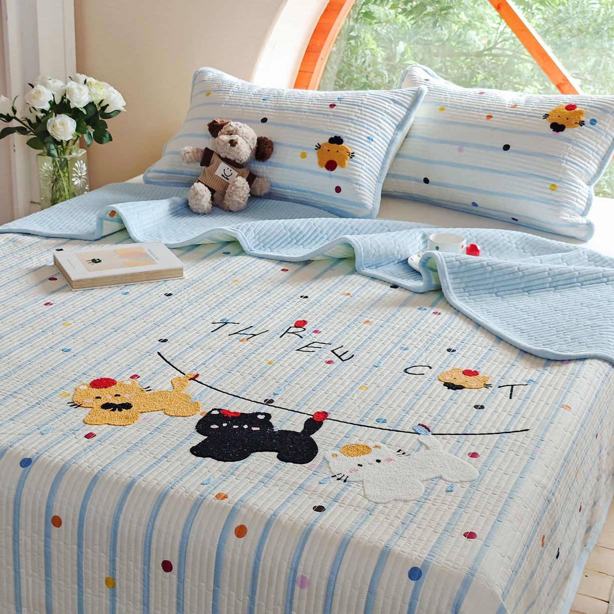 91家纺网 家纺一手货源 找家纺 鑫喜莱家纺 2025新款A版纯棉B版牛奶绒床盖毛巾绣系列单件床褥垫软床垫床盖 小猫伙伴