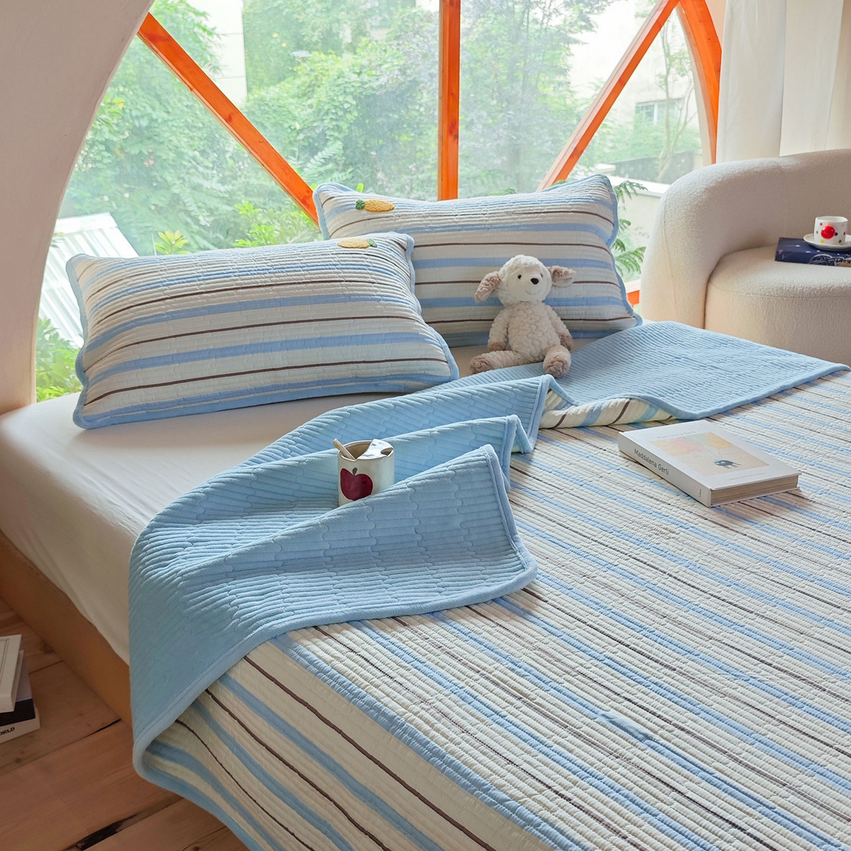 91家纺网 家纺一手货源 找家纺 鑫喜莱家纺 2025新款A版纯棉B版牛奶绒床盖毛巾绣系列单件床褥垫软床垫床盖 萝卜兔