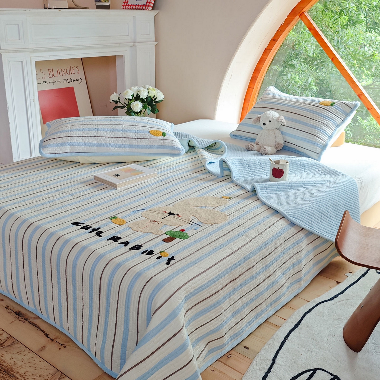 91家纺网 家纺一手货源 找家纺 鑫喜莱家纺 2025新款A版纯棉B版牛奶绒床盖毛巾绣系列单件床褥垫软床垫床盖 萝卜兔