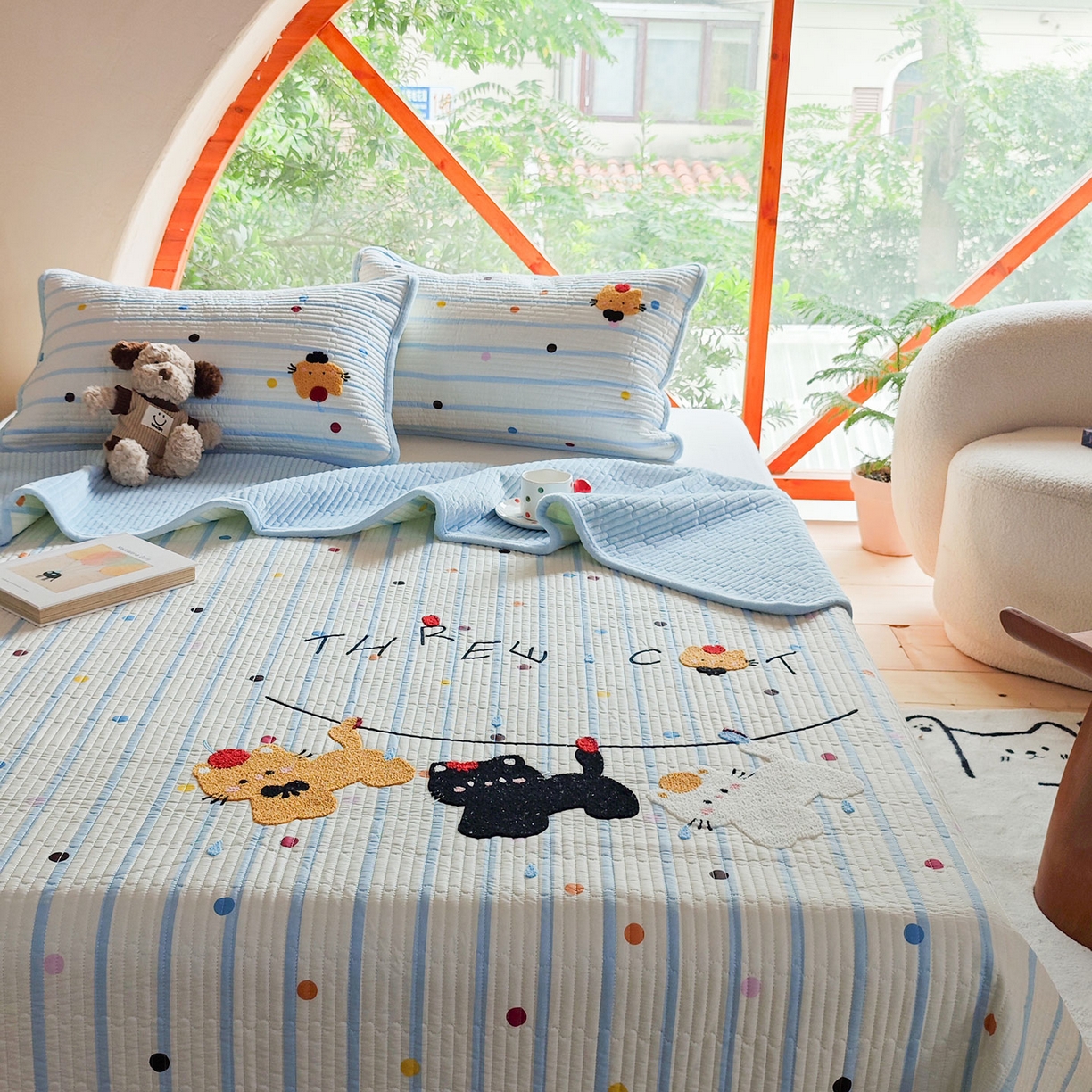 91家纺网 家纺一手货源 找家纺 鑫喜莱家纺 2025新款A版纯棉B版牛奶绒床盖毛巾绣系列单件床褥垫软床垫床盖 小猫伙伴