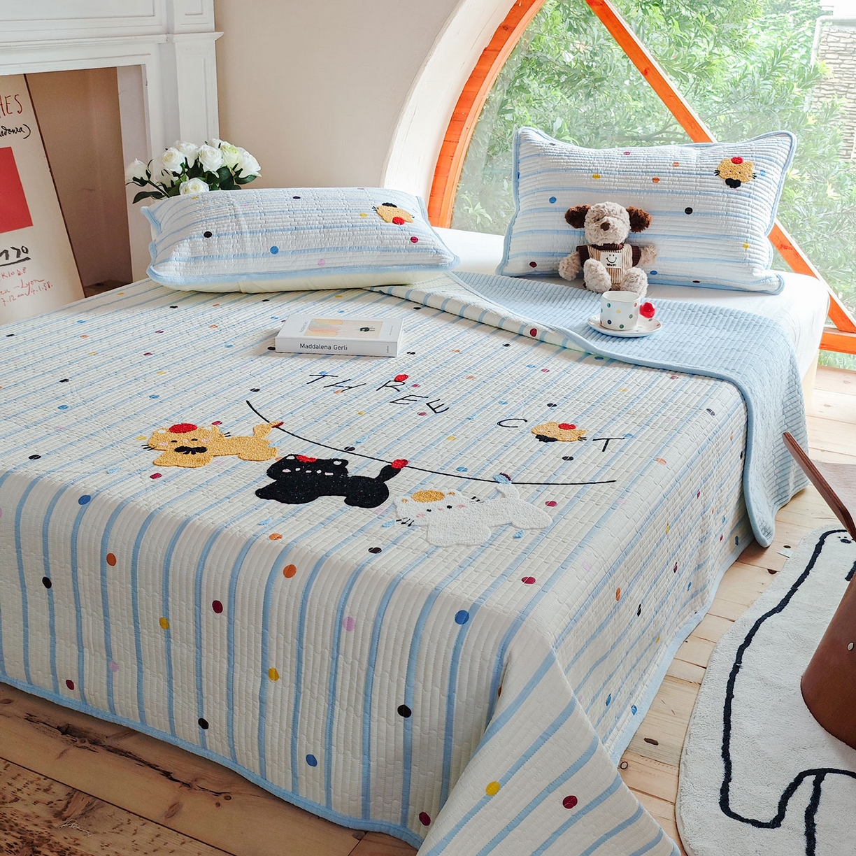 91家纺网 家纺一手货源 找家纺 鑫喜莱家纺 2025新款A版纯棉B版牛奶绒床盖毛巾绣系列单件床褥垫软床垫床盖 小猫伙伴