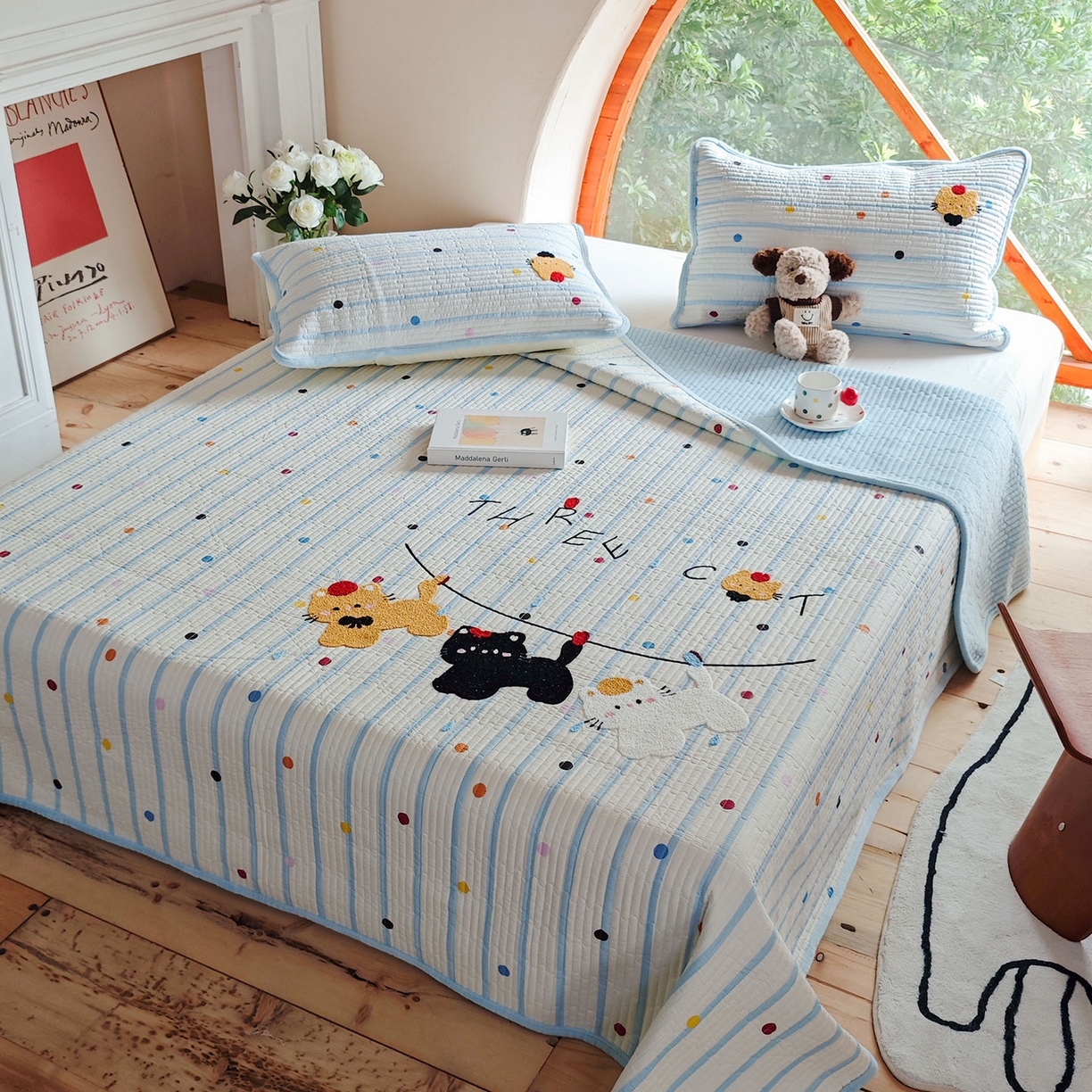 91家纺网 家纺一手货源 找家纺 鑫喜莱家纺 2025新款A版纯棉B版牛奶绒床盖毛巾绣系列单件床褥垫软床垫床盖 小猫伙伴