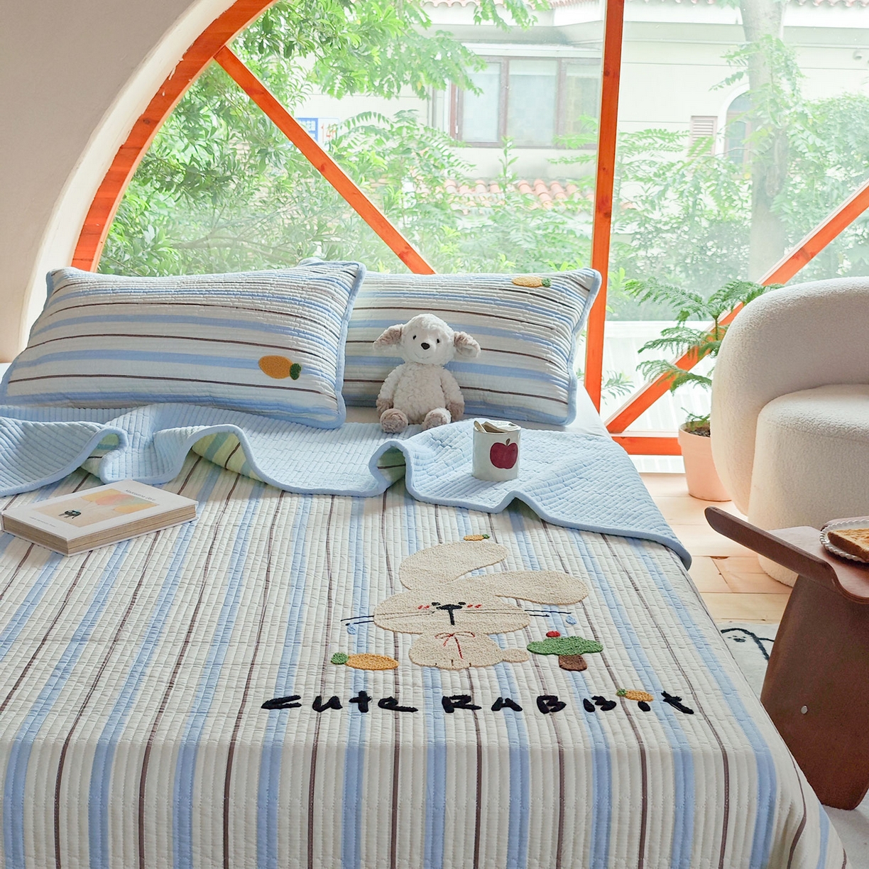 91家纺网 家纺一手货源 找家纺 鑫喜莱家纺 2025新款A版纯棉B版牛奶绒床盖毛巾绣系列单件床褥垫软床垫床盖 萝卜兔