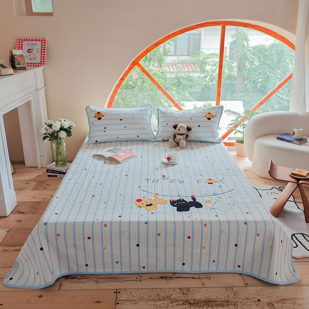 91家纺网 家纺一手货源 找家纺 鑫喜莱家纺 2025新款A版纯棉B版牛奶绒床盖毛巾绣系列单件床褥垫软床垫床盖 小猫伙伴